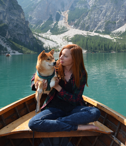 Faire de la barque avec son chien au lac de Braies