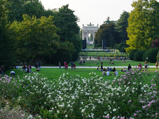 Parc Sempione avec un chien à Milan