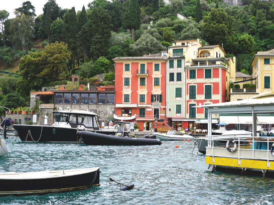 Canaux et bateaux à Portofino